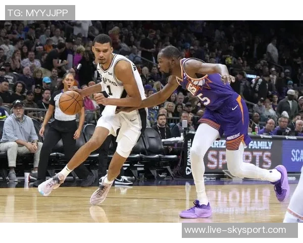 文班亚马新秀赛季表现惊艳场均数据领跑同届球员引发热议