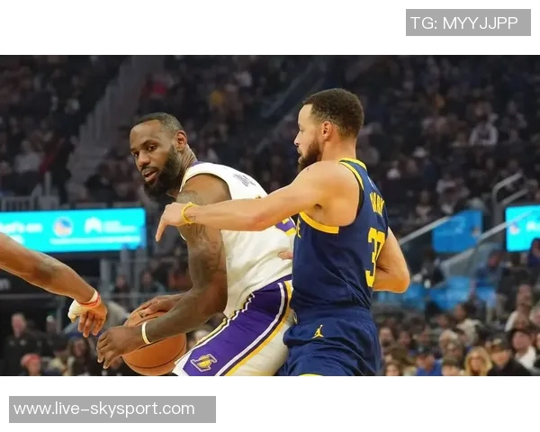 明天NBA雄鹿与勇士对决谁将赢得这场激烈的巅峰对决